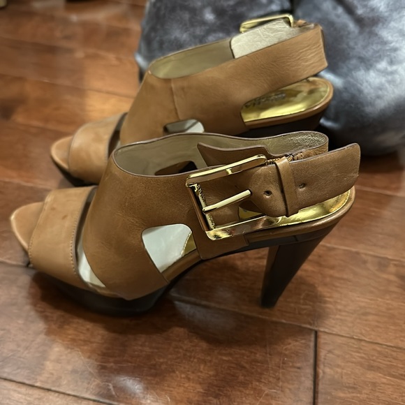 Michael Kors platform sandals size 5.5 - Picture 2 of 3